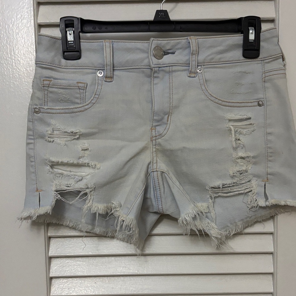 American Eagle Outfitters Light Wash Distressed Jean Shorts size 4